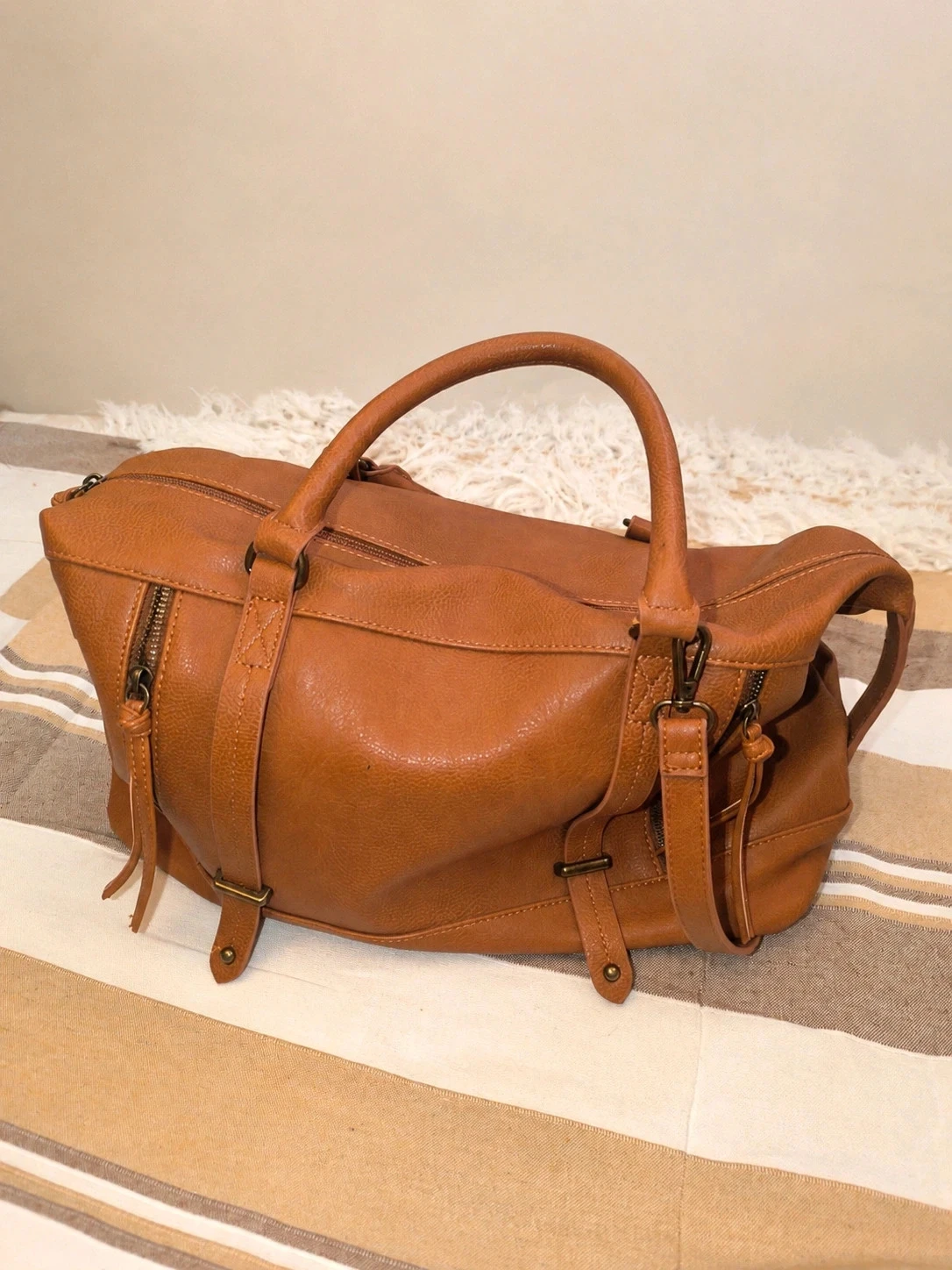 Large camel weekend bag with leather effect and removable shoulder strap – photo 2